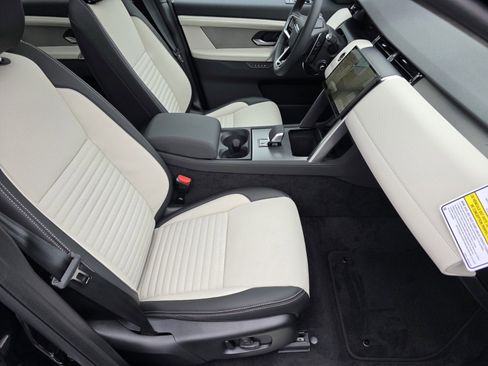 New 2026 Land Rover Discovery Sport Landmark image 3