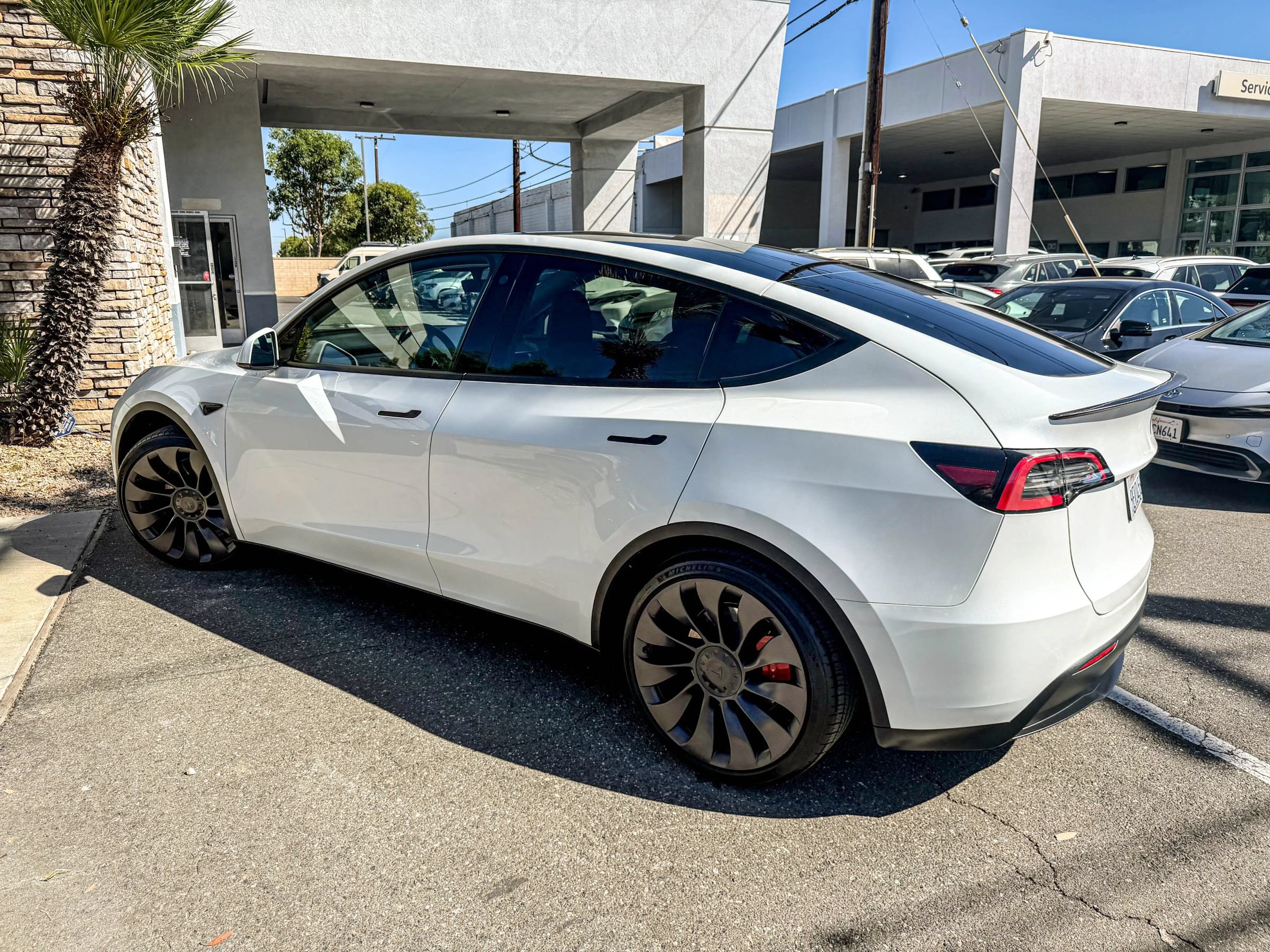 Used 2023 Tesla Model Y Performance AWD/4WD image 3