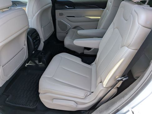 Used 2023 Jeep Grand Cherokee L Limited w/ Black Appearance Package image 26