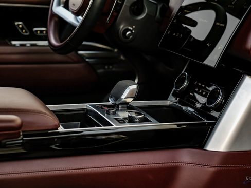 Used 2023 Land Rover Range Rover Long Wheelbase Autobiography image 49