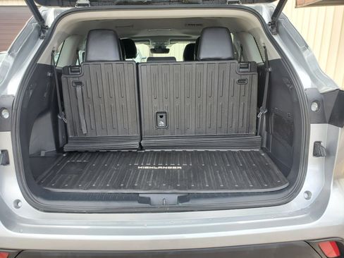 Used 2022 Toyota Highlander XLE FWD image 58