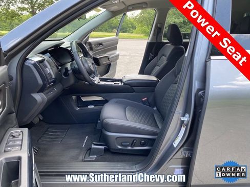 Used 2024 Nissan Pathfinder SV image 16