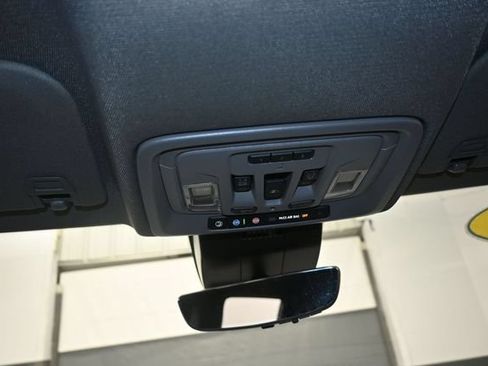 Used 2025 Chevrolet Silverado 1500 LTZ AWD/4WD image 12
