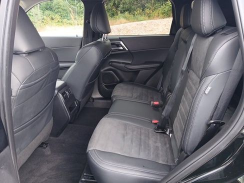 Used 2024 Mitsubishi Outlander SE image 14