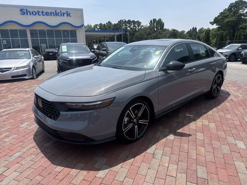 Used 2025 Honda Accord Sport image 1