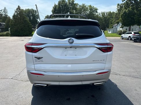 Used 2018 Buick Enclave Premium w/ Experience Buick Package FWD image 4