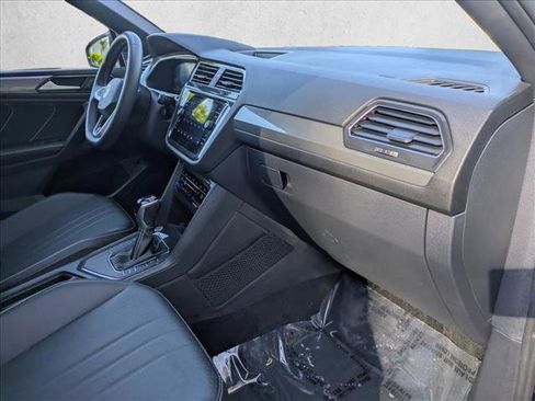 Used 2023 Volkswagen Tiguan SE R-Line image 21