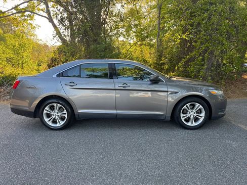 Used 2014 Ford Taurus SEL w/ Equipment Group 201A AWD/4WD image 2