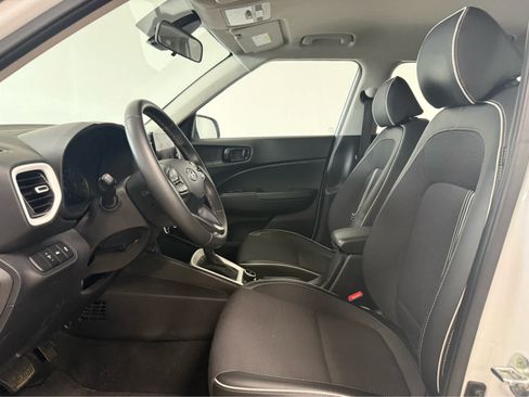 Used 2022 Hyundai Venue Limited FWD image 13