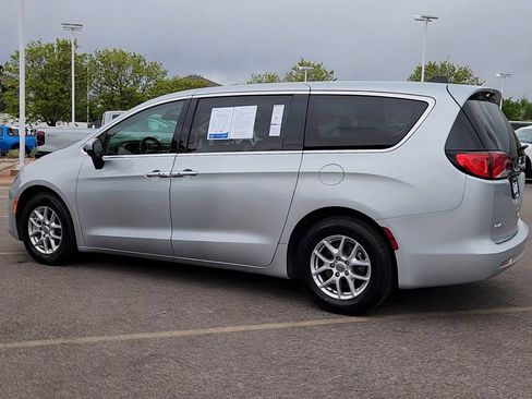Used 2022 Chrysler Voyager LX FWD image 22