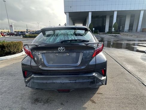 Used 2018 Toyota C-HR XLE image 6