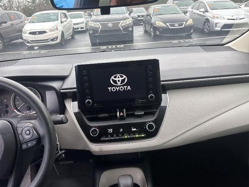 Used 2022 Toyota Corolla LE image 11