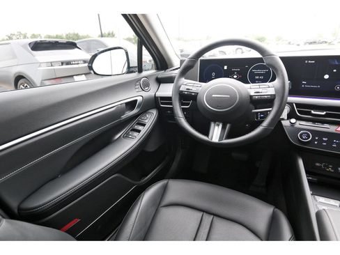 Certified 2025 Hyundai Sonata Limited FWD image 10