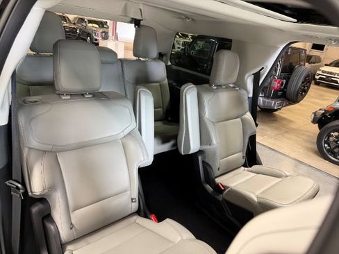 Used 2025 Ford Expedition Active AWD/4WD image 34