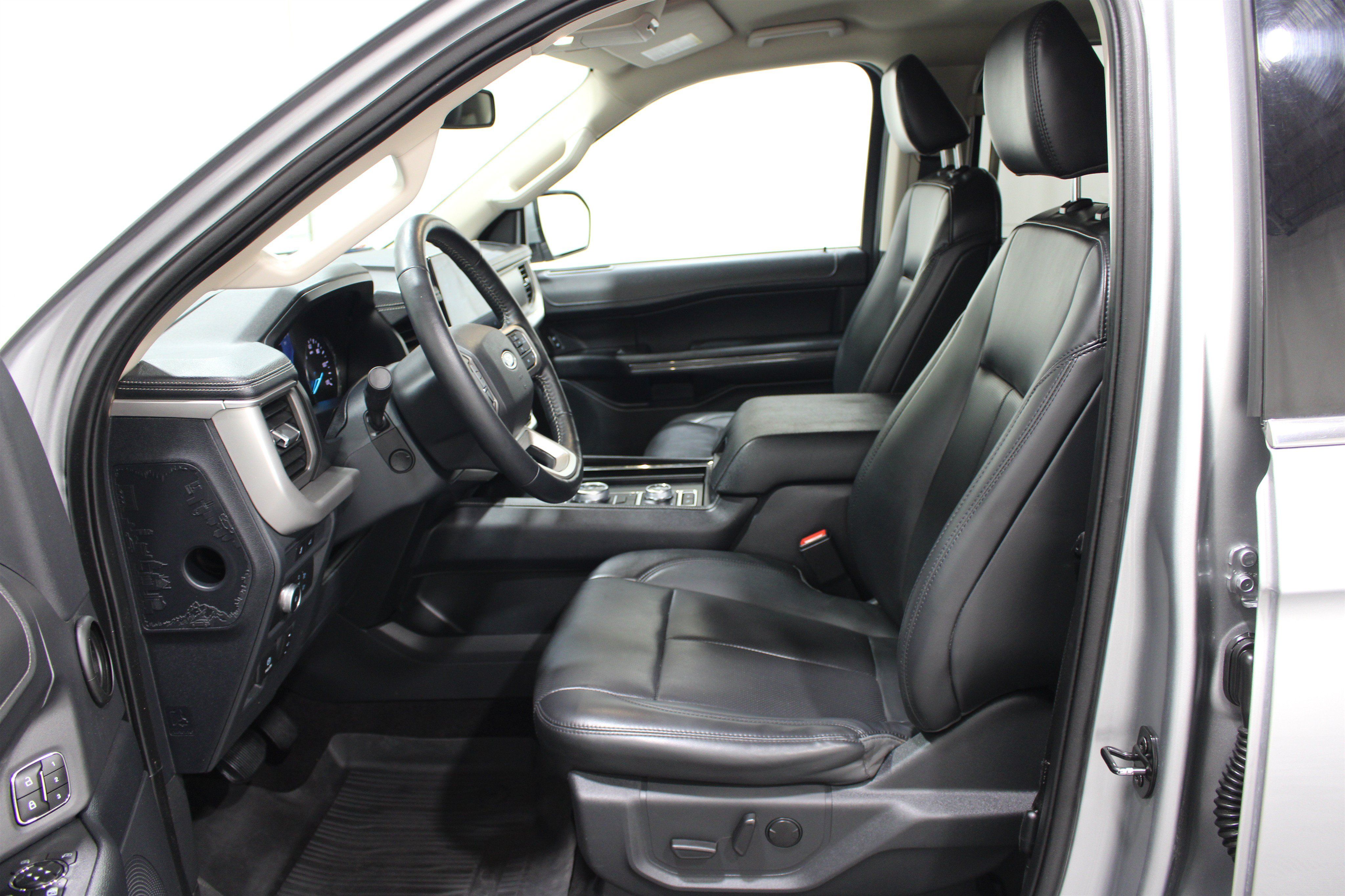 Used 2022 Ford Expedition Max XLT AWD/4WD image 3