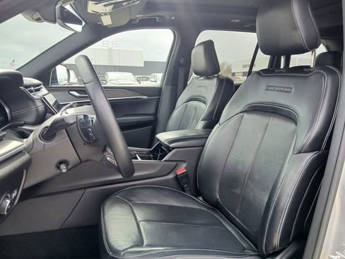 Used 2022 Jeep Grand Cherokee Overland AWD/4WD image 10