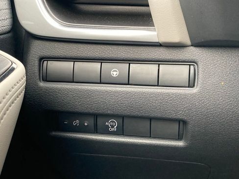 Used 2023 Nissan Rogue SV image 14