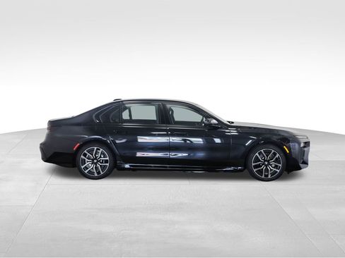 Used 2025 BMW i7 xDrive60 image 6