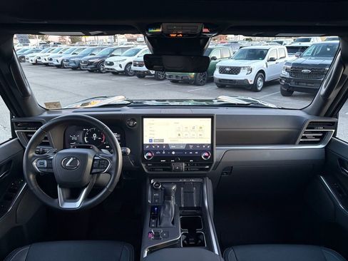 Used 2024 Lexus GX 550 w/ Accessory Package (2T) image 27