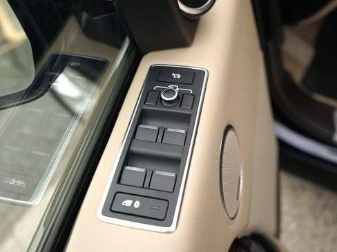 Used 2017 Land Rover Range Rover HSE AWD/4WD image 11