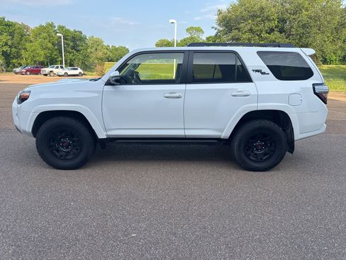 Used 2024 Toyota 4Runner TRD Off-Road Premium w/ Moonroof Package AWD/4WD image 4