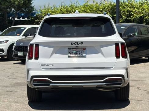 Used 2023 Kia Sorento S w/ Panoramic Sunroof Package FWD image 5