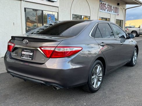Used 2017 Toyota Camry SE image 4