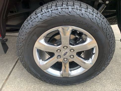 Used 2023 Ford F150 Lariat w/ Trailer Tow Package image 13