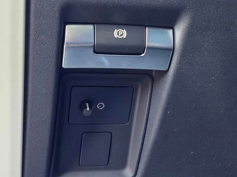 Used 2025 Land Rover Defender 110 S image 11