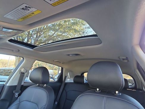 Used 2020 Kia Niro EX Premium image 21