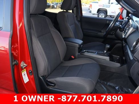 Used 2016 Toyota Tacoma TRD Sport image 19