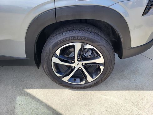 Used 2025 Chevrolet Trax RS w/ Sunroof Package image 27