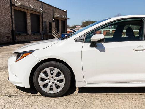 Used 2022 Toyota Corolla LE image 4