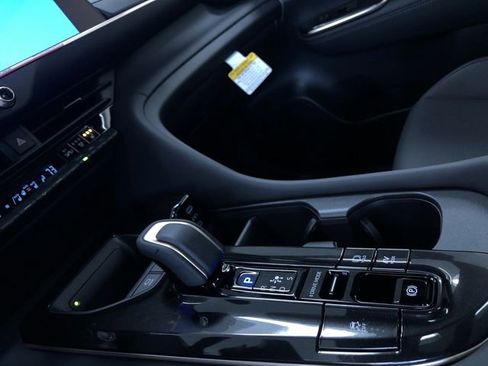 New 2025 Toyota Crown Signia image 21