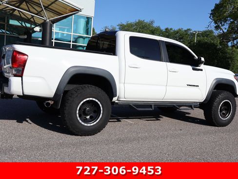 Used 2017 Toyota Tacoma TRD Off-Road AWD/4WD image 9