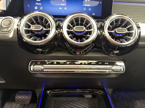 Used 2026 Mercedes-Benz GLB 250 4MATIC image 19