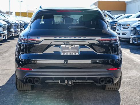Used 2023 Porsche Cayenne Platinum Edition image 5