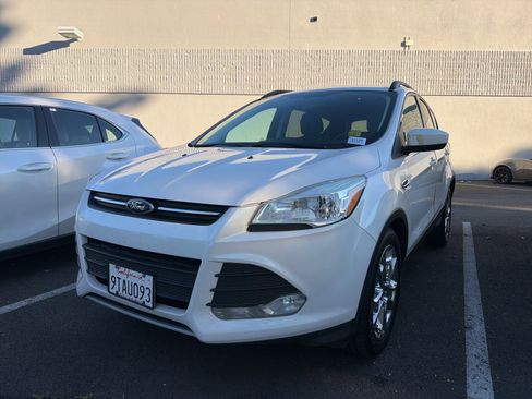 Used 2014 Ford Escape SE w/ Equipment Group 201A image 2