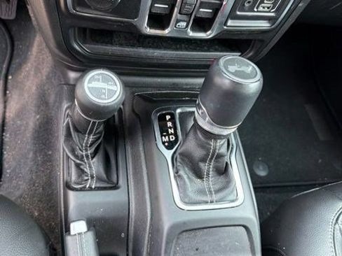 Used 2022 Jeep Wrangler Unlimited Sahara w/ Cold Weather Group AWD/4WD image 15