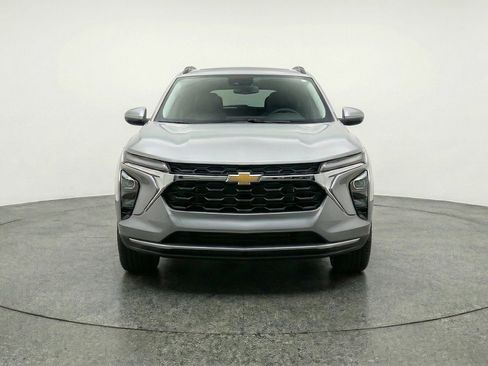 Used 2025 Chevrolet Trax LT w/ LT Convenience Package FWD image 2
