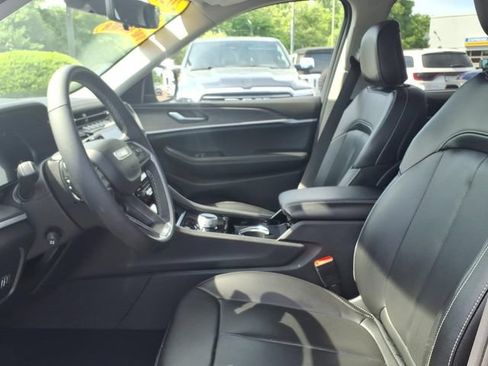 Certified 2023 Jeep Grand Cherokee Limited w/ Luxury Tech Group II AWD/4WD image 21