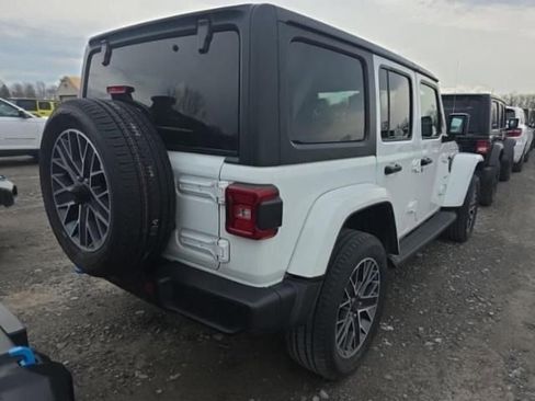 Used 2023 Jeep Wrangler Unlimited Sahara w/ Cold Weather Group image 9