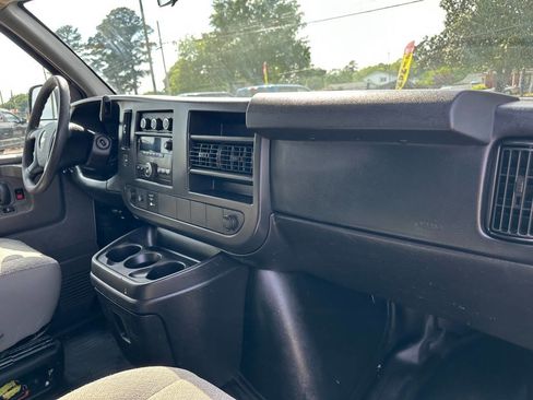 Used 2014 Chevrolet Express 2500 RWD image 32