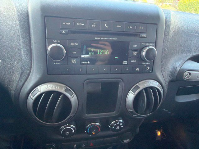 Used 2018 Jeep Wrangler Unlimited Sport w/ Connectivity Group AWD/4WD image 10