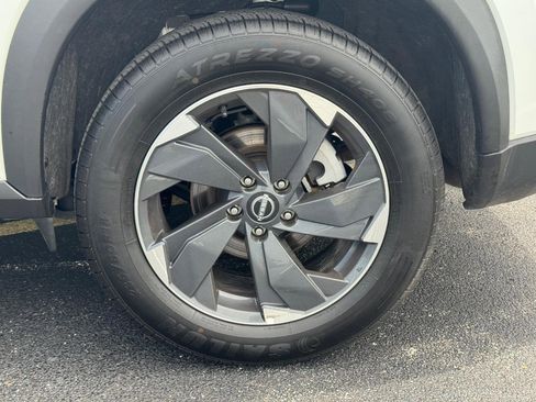 Used 2025 Nissan Rogue SV AWD/4WD image 8