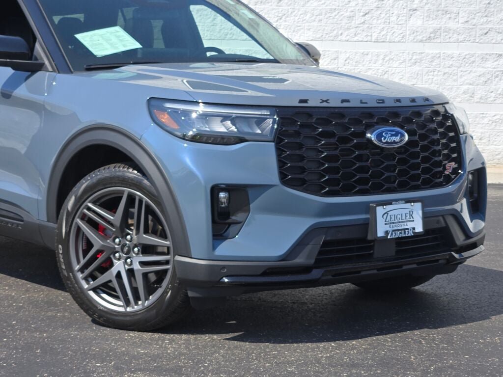 Used 2025 Ford Explorer ST w/ Sun And Sound Package AWD/4WD image 2