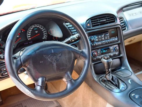 Used 2004 Chevrolet Corvette Coupe w/ Roof Package RWD image 20