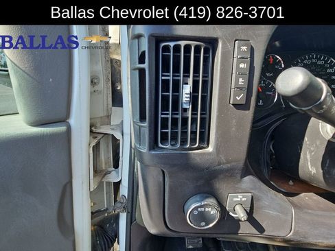 Used 2010 Chevrolet Express 2500 RWD image 18
