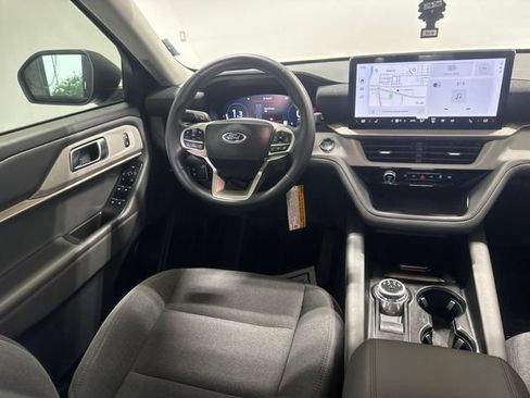 Used 2025 Ford Explorer Active RWD image 19
