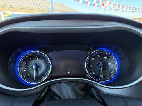 Used 2022 Chrysler Pacifica Touring-L image 16